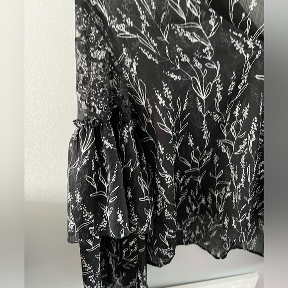 Sheer Zara blouse ruffle sleeves - Picture 2 of 2